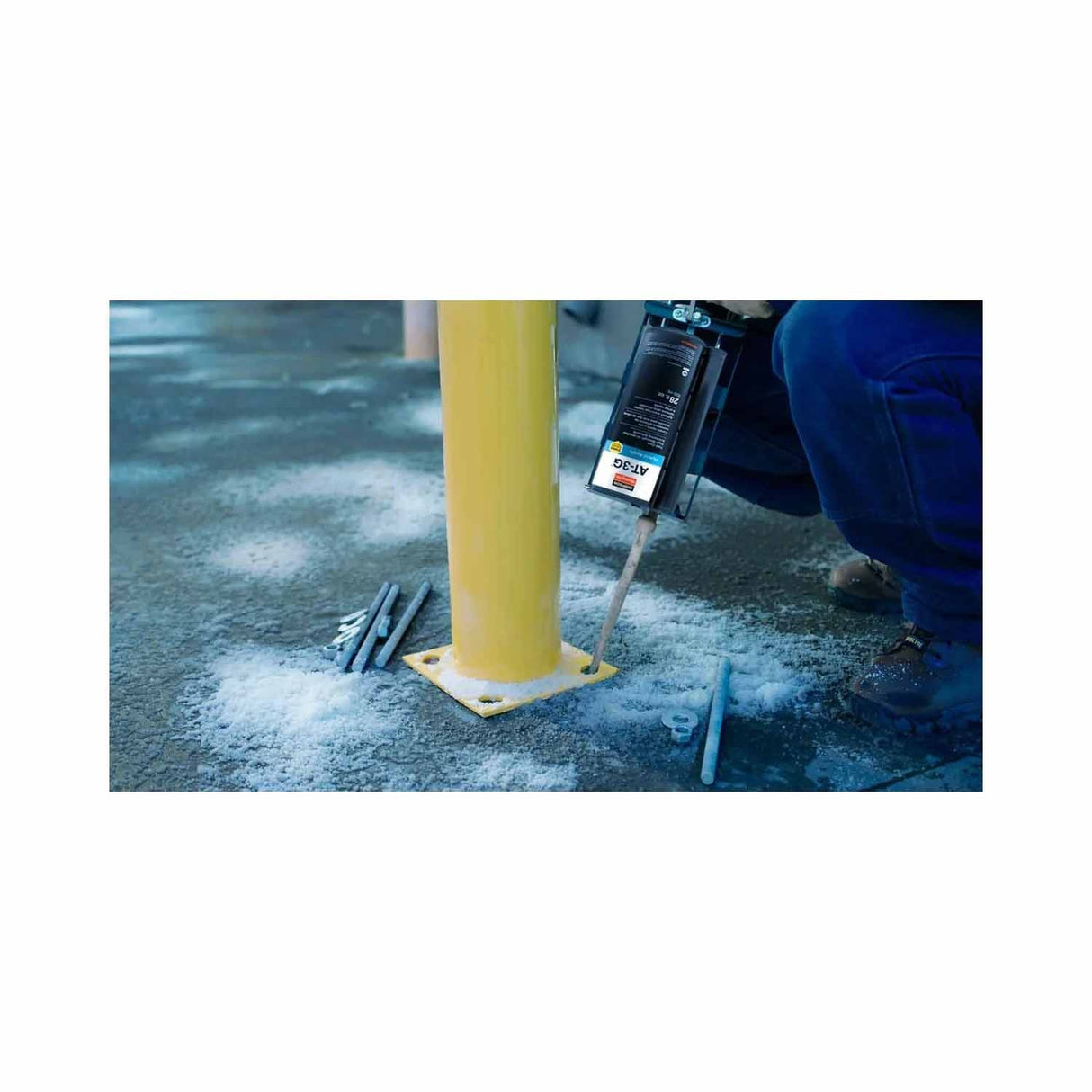 Simpson Strong-Tie AT3G30 (28 oz.) High-Strength Acrylic Anchoring Adhesive Cartridge with Nozzle - 5